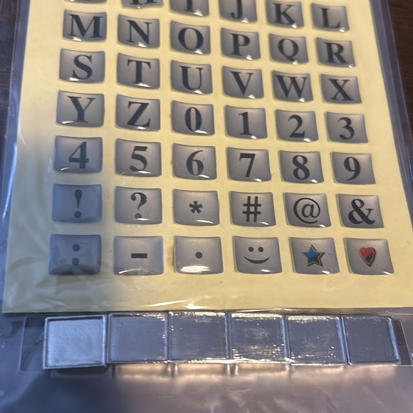 Pop bracelet customizable with letters, numbers and emojis - Picture 2 of 5